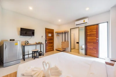 スーペリアダブルルーム — Phuket Marine Poshtel